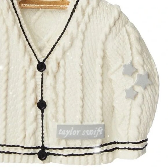 Mini Cardigan Ornament Set - Picture 2 of 6